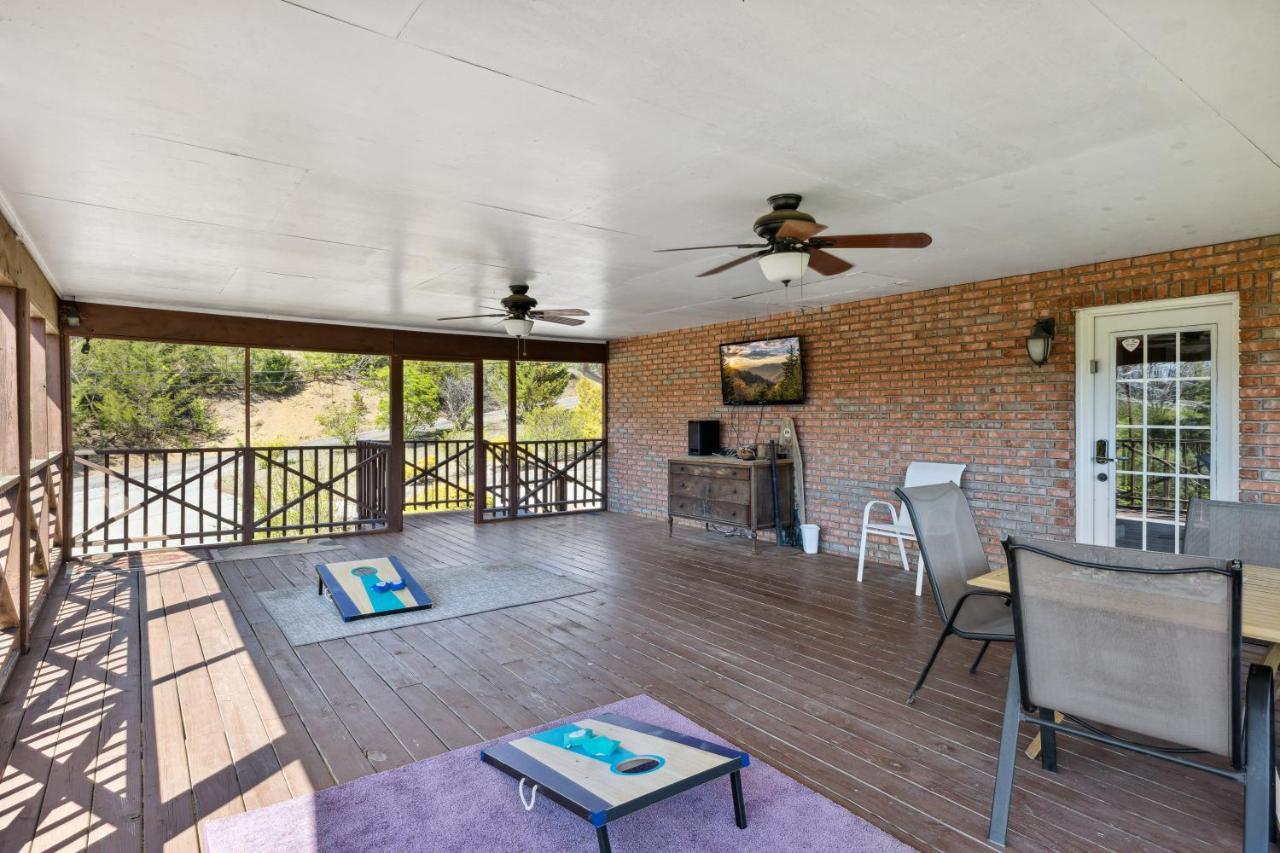 Mid-Century Vintage Brick Ranch Upstairs Guesthouse Sevierville Ngoại thất bức ảnh